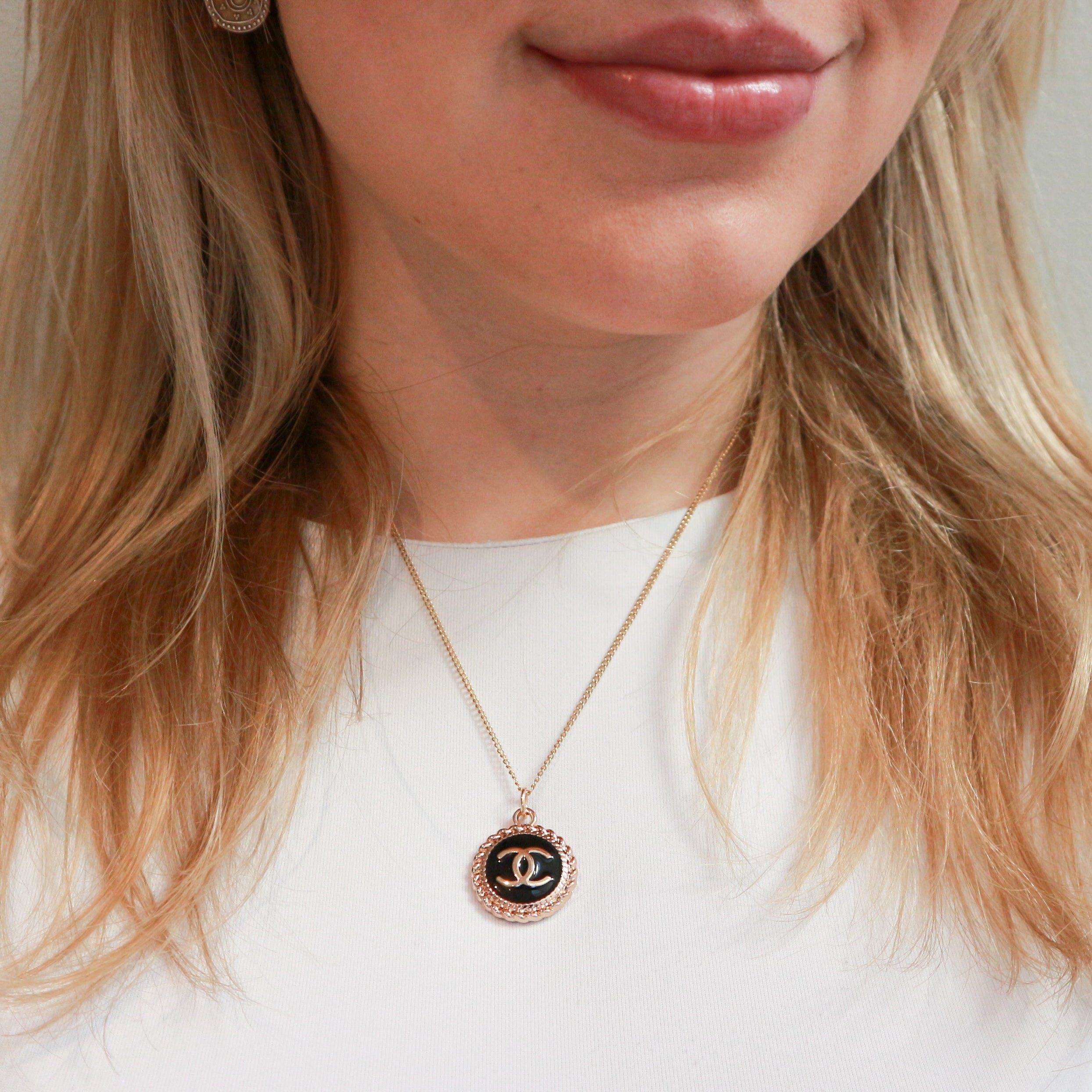 Reworked Chanel Round Logo Black - Ketting
