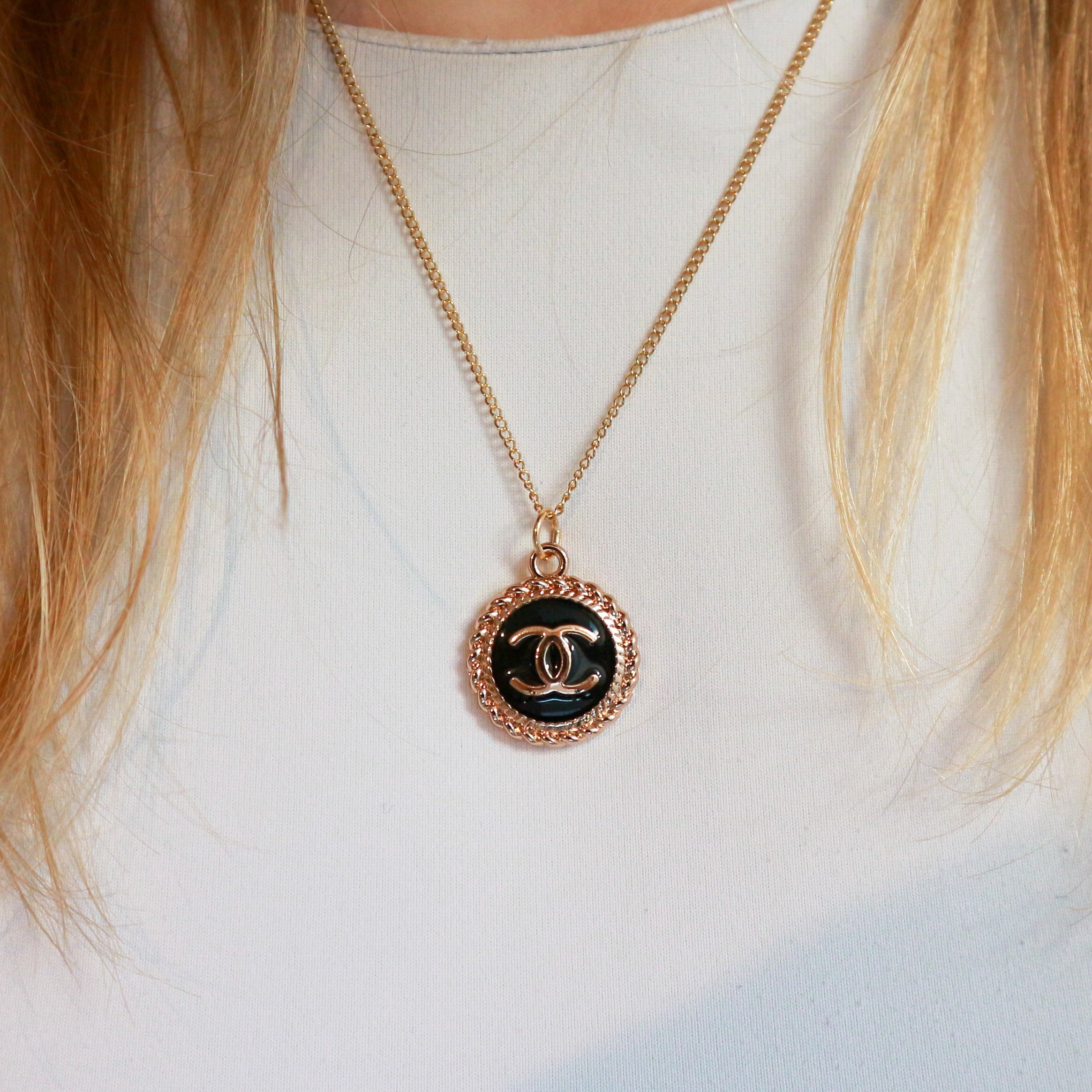 Reworked Chanel Round Logo Black - Ketting