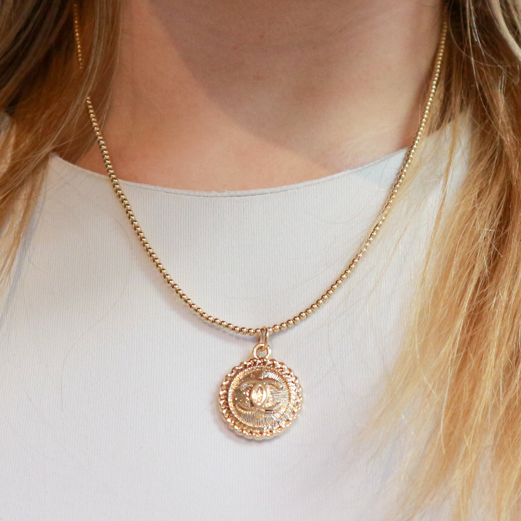 Reworked Chanel Round Logo Black - Ketting